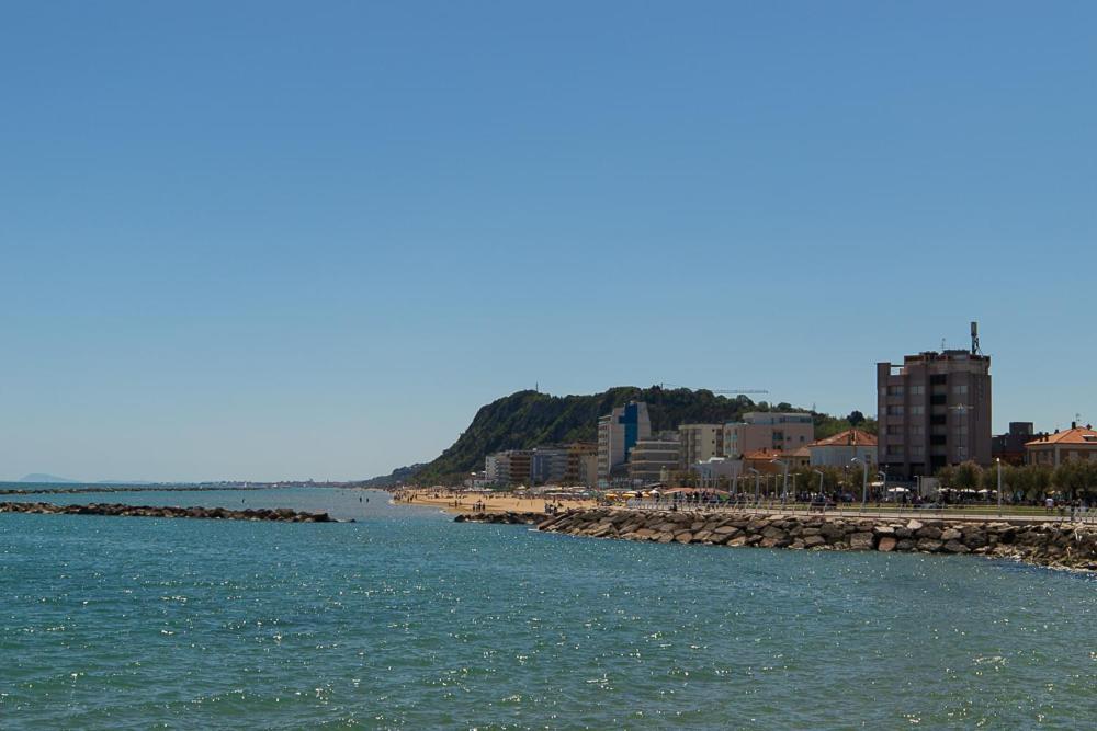 Zara D'Amare A Pesaro 10 Metri Dalla Spiaggia By Yohome Exterior foto